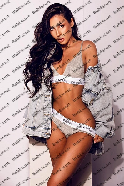 Chiara 26 year old Brazilian, Latin, Athletic, Brown, Long, Breast size B escort in Sharjah photo 1