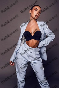 Chiara 26 year old Brazilian, Latin, Athletic, Brown, Long, Breast size B escort in Sharjah thumbnail 5