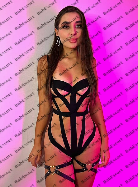 Samira 20 year old Russian, Caucasian (white), Busty, Brown, Long, Breast size C escort in Sharjah photo 1