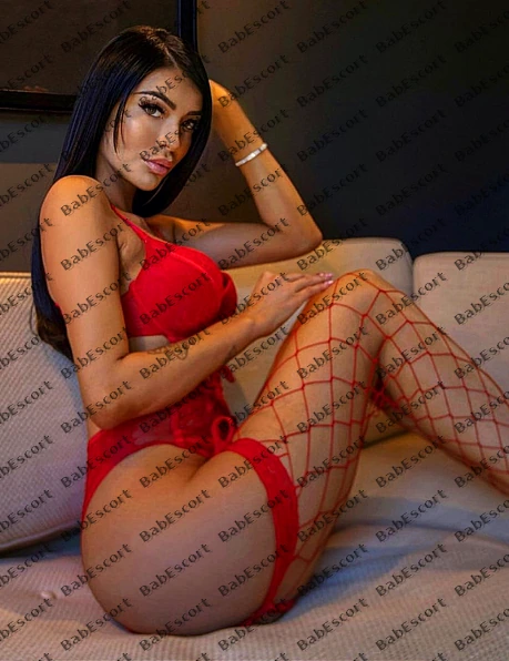Roxana 27 year old American, Caucasian (white), Busty, Brown, Long, Breast size C escort in Sharjah photo 1