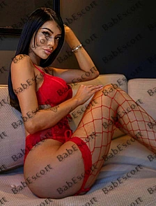 Roxana 27 year old American, Caucasian (white), Busty, Brown, Long, Breast size C escort in Sharjah