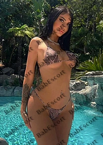Roxana 27 year old American, Caucasian (white), Busty, Brown, Long, Breast size C escort in Sharjah thumbnail 8