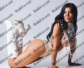 Adriana 25 year old Italian, Latin, Busty, Black, Long, Breast size D escort in Al Ain thumbnail 6