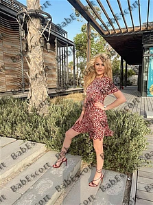 Rosi 27 year old American, Mixed, Tiny, Blonde, Medium, Breast size A escort in Dubai thumbnail 3