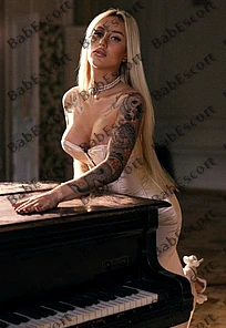 Gretta 23 year old Russian, Caucasian (white), Busty, Blonde, Long, Breast size D escort in Ajman thumbnail 3