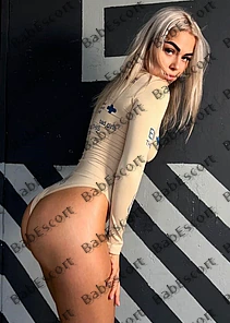 Amanda 23 year old Russian, Caucasian (white), Athletic, Blonde, Long, Breast size B escort in Ajman thumbnail 4
