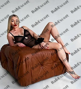 Darianna 31 year old Belarussian, Caucasian (white), Busty, Blonde, Long, Breast size C escort in Ajman thumbnail 4