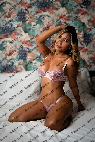 Hermione 28 year old Colombian, Latin, Busty, Blonde, Long, Breast size C escort in Ajman photo 1