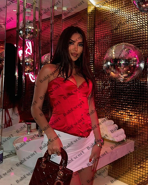 Artemida 25 year old Italian, Mixed, Tall, Brown, Long, Breast size B escort in Dubai photo 1