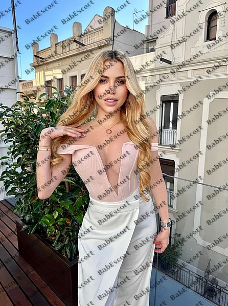Lina 24 year old Polish, Mixed, Slim, Blonde, Medium, Breast size C escort in Dubai photo 1