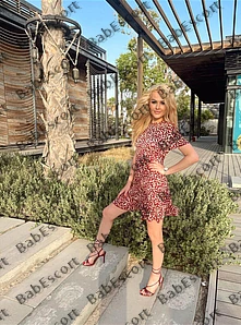 Rosi 27 year old American, Mixed, Tiny, Blonde, Medium, Breast size A escort in Fujairah thumbnail 3
