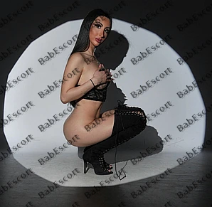 Sarah 25 year old Italian, Mixed, Slim, Brown, Long, Breast size B escort in Fujairah thumbnail 3