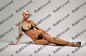 Eva 23 year old Italian, Mixed, Skinny, Blonde, Long, Breast size C escort in Fujairah thumbnail 2