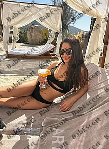 Rose 29 year old Spanish, Mixed, Slim, Brown, Medium, Breast size C escort in Fujairah