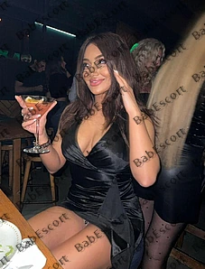 Rose 29 year old Spanish, Mixed, Slim, Brown, Medium, Breast size C escort in Fujairah thumbnail 4