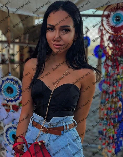 Alice 33 year old Mexican, Hispanic, Slim, Black, Medium, Breast size B escort in Fujairah photo 1