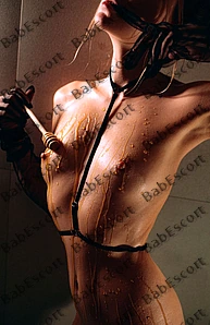 Effy 23 year old German, Mixed, Skinny, Brown, Medium, Breast size A escort in Dubai thumbnail 3