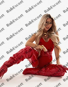 Evelina 29 year old German, Mixed, Slim, Blonde, Long, Breast size C escort in Dubai thumbnail 3