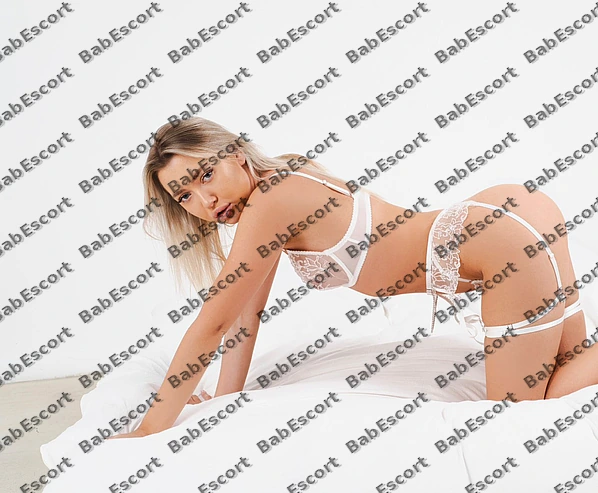Adriana 23 year old French, Mixed, Slim, Blonde, Long, Breast size A escort in Dubai photo 1