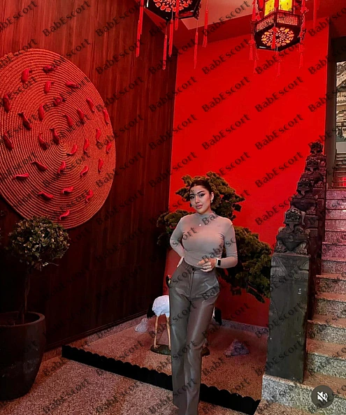 Erin 26 year old Indian, Busty, Brown, Medium, Breast size D, 170 cm tall escort in Dubai photo 1