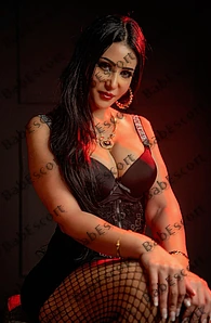 Immi 40 year old Romanian, Mixed, Slim, Black, Long, Breast size C escort in Dubai thumbnail 3