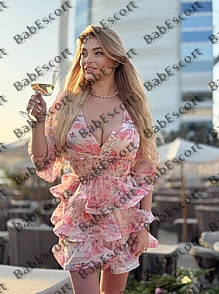Veronica 25 year old French, Mixed, Busty, Blonde, Long, Breast size C escort in Dubai thumbnail 3