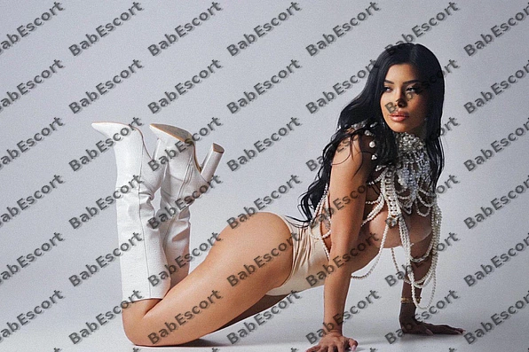 Adriana 27 year old French, Mixed, Curvy, Brown, Medium, Breast size C escort in Dubai photo 1