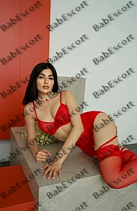 Marta 25 year old Spanish, Hispanic, Slim, Brown, Medium, Breast size B escort in Dubai thumbnail 3