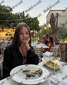 Shelby 20 year old Ukrainian, Caucasian (white), Curvy, Brown, Medium, Breast size B escort in Dubai thumbnail 3