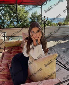 Jasmine 25 year old Austrian, Mixed, Curvy, Brown, Long, Breast size B escort in Dubai thumbnail 5