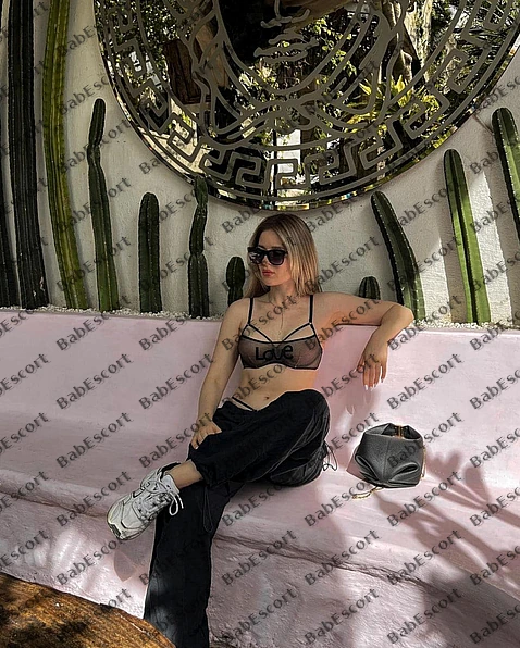 Jolie 25 year old Ukrainian, Caucasian (white), Slim, Blonde, Long, Breast size B escort in Dubai photo 1