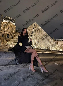 Liliana 24 year old Indian, Slim, Black, Long, Breast size B, 176 cm tall escort in Dubai thumbnail 3