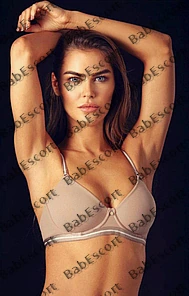 Luna 27 year old German, Mixed, Slim, Brown, Long, Breast size B escort in Dubai thumbnail 2