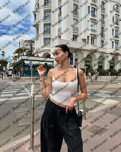 Juliette 24 year old Russian, Caucasian (white), Busty, Black, Medium, Breast size D escort in Abu Dhabi photo 1