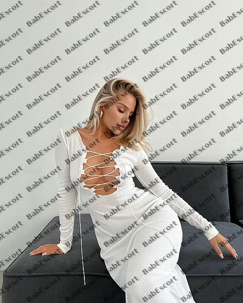 Shannon 26 year old Ukrainian, Caucasian (white), Curvy, Blonde, Medium, Breast size B escort in Abu Dhabi photo 1