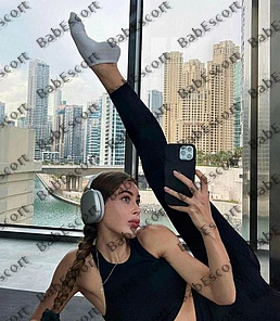 Julia 21 year old Polish, Caucasian (white), Petite, Brown, Long, Breast size B escort in Abu Dhabi thumbnail 4