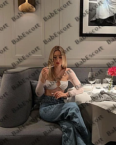 Jolie 25 year old Ukrainian, Caucasian (white), Slim, Blonde, Long, Breast size B escort in Abu Dhabi thumbnail 3