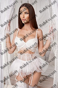 Livia 28 year old Spanish, Hispanic, Slim, Brown, Long, Breast size B escort in Abu Dhabi thumbnail 2