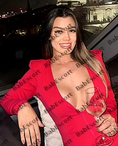 Vera 25 year old French, Mixed, Busty, Black, Long, Breast size C escort in Abu Dhabi