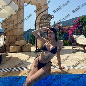 Davina 22 year old Russian, Mixed, Slim, Blonde, Long, Breast size B escort in Abu Dhabi