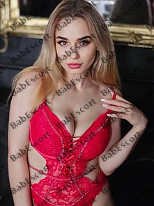Ellery 26 year old Ukrainian, Caucasian (white), Curvy, Blonde, Long, Breast size B escort in Abu Dhabi