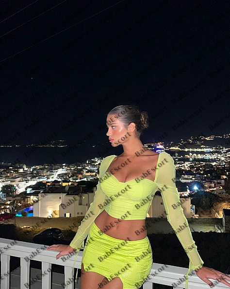 Vesper 23 year old Russian, Caucasian (white), Busty, Brown, Short, Breast size C escort in Abu Dhabi photo 1