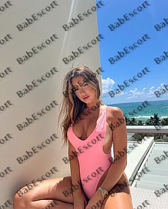 Magnolia 20 year old French, Mixed, Curvy, Blonde, Long, Breast size B escort in Abu Dhabi thumbnail 5