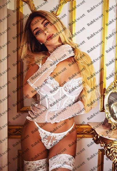Alisia 28 year old British, Caucasian (white), Busty, Blonde, Long, Breast size C escort in Sharjah photo 1
