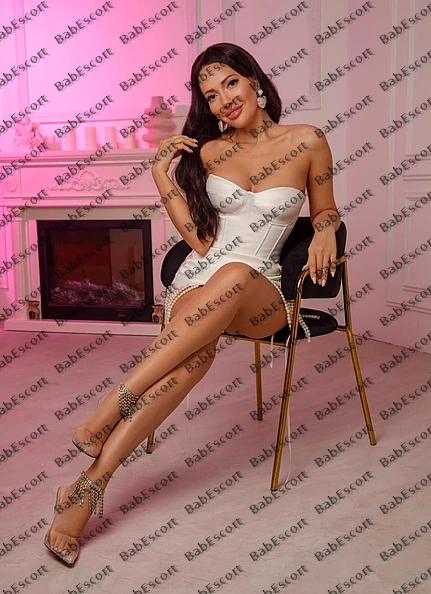 Isabella 25 year old Brazilian, Latin, Busty, Brown, Long, Breast size C escort in Sharjah photo 1