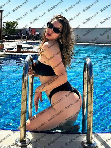 Dasha 19 year old Russian, Caucasian (white), Busty, Blonde, Long, Breast size C escort in Sharjah photo 1